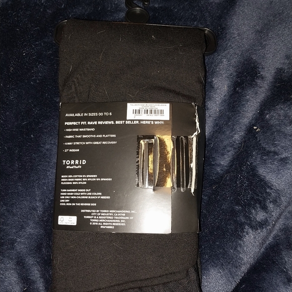 NWT Torrid Premium Mesh Starry Bats Legging- Size 2X - Picture 4 of 4